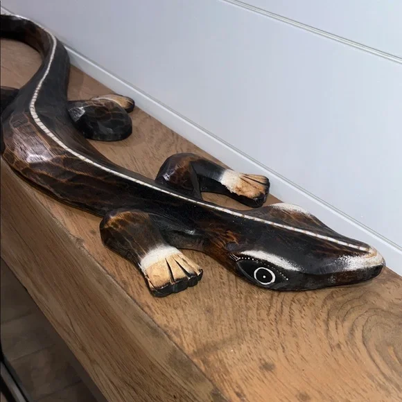 Handcrafted Wooden Lizard Decor - Picture 3 of 10